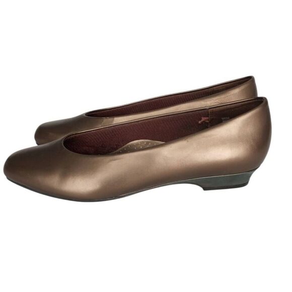 ASHLEY TAYLOR BRONZE FLAT SHOES SZ.8 GUC. - Picture 3 of 6